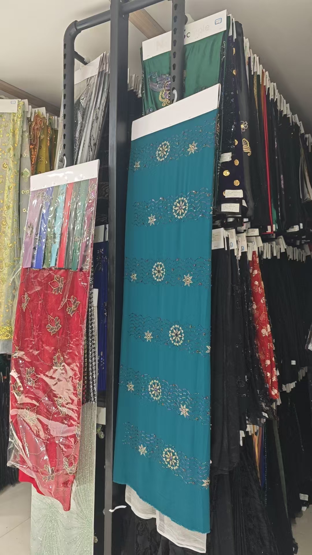 Wholesale of Spring Yarn-spun waterproof and dustproof polyester fabric